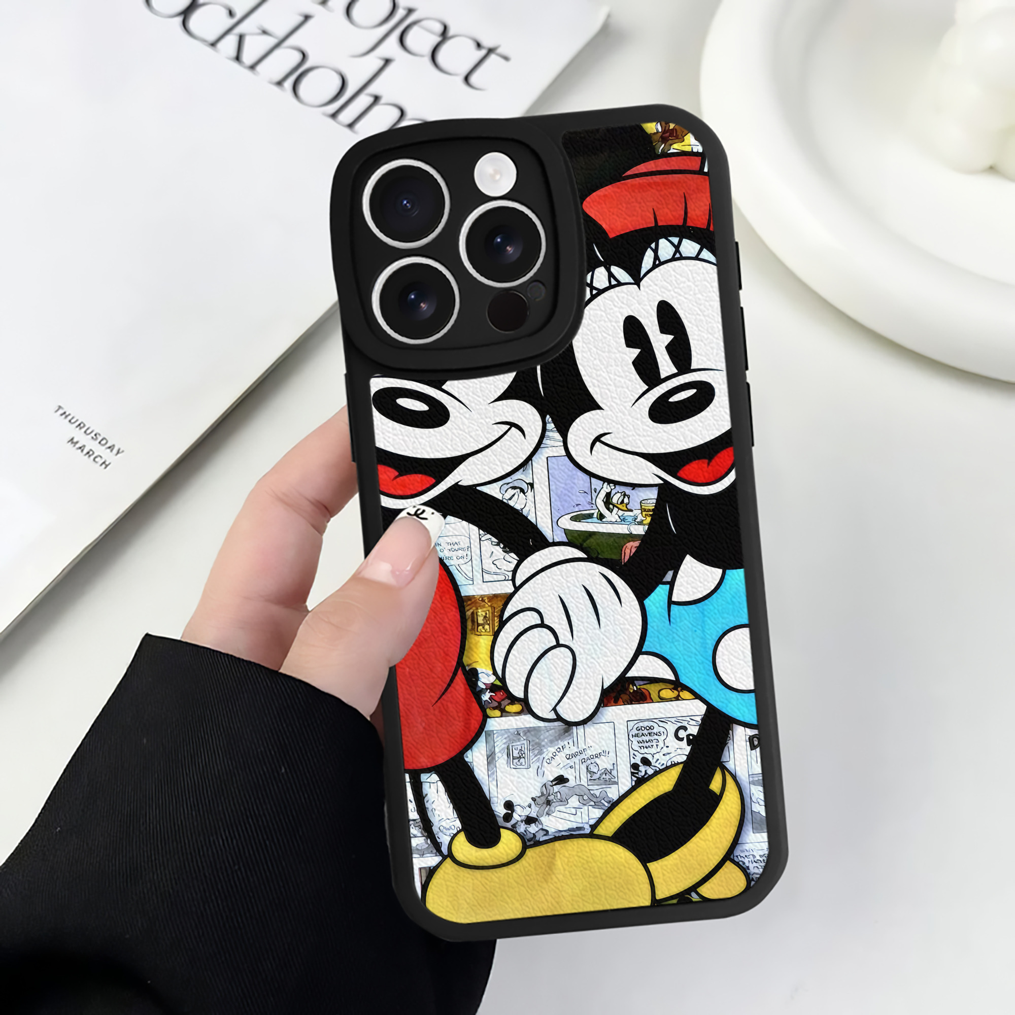 （画像用） ミッキーマウス Mickey Mouse 【iPhone 16シリーズ対応】シリコンスマホケース（レザー調） 材質：シリコン